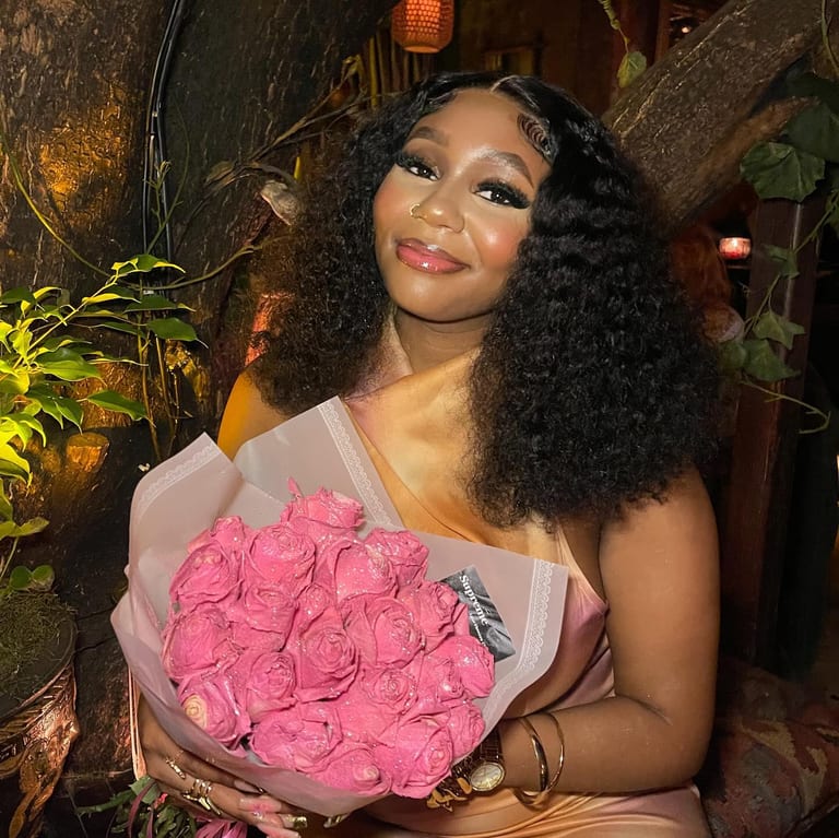 En Rose — thirty pink glitter roses